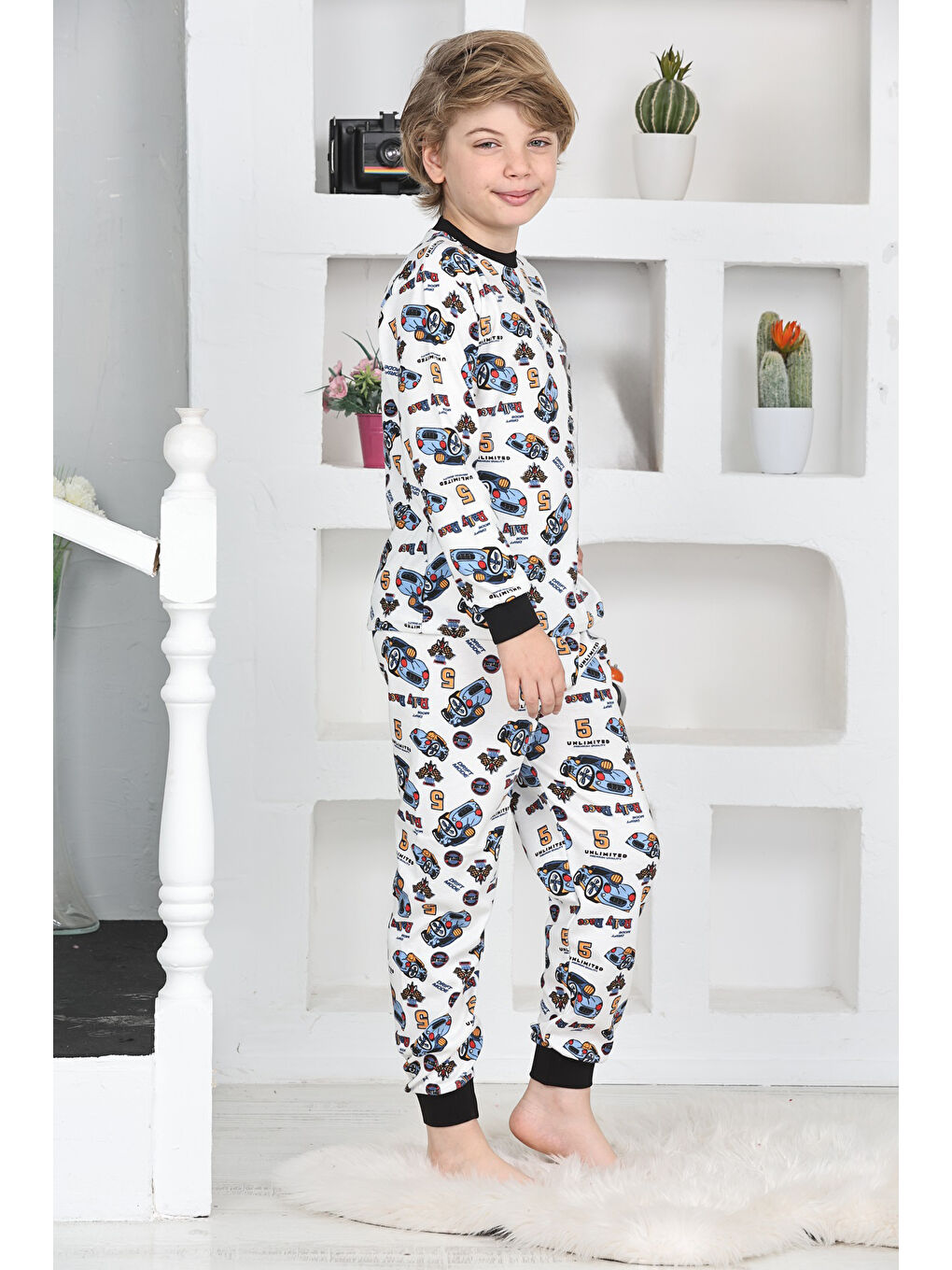 Beyaz Erkek Çocuk Araba Baskılı Pijama Takımı 1-7 Yaş 12290-1