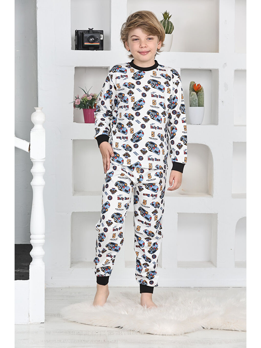 Beyaz Erkek Çocuk Araba Baskılı Pijama Takımı 1-7 Yaş 12290-3
