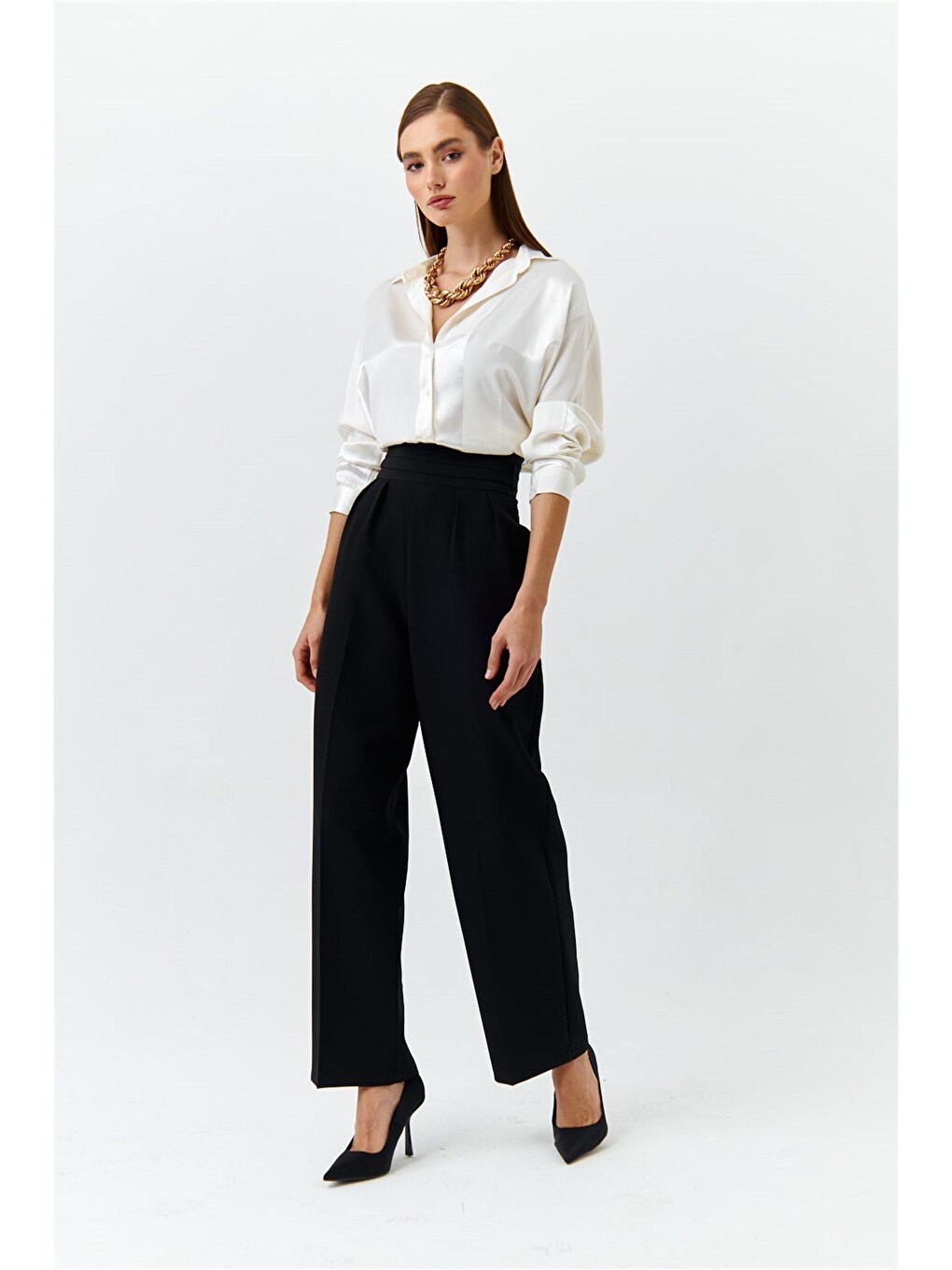 Bel Detaylı Geniş Paça Siyah Kadın Kumaş Pantolon
