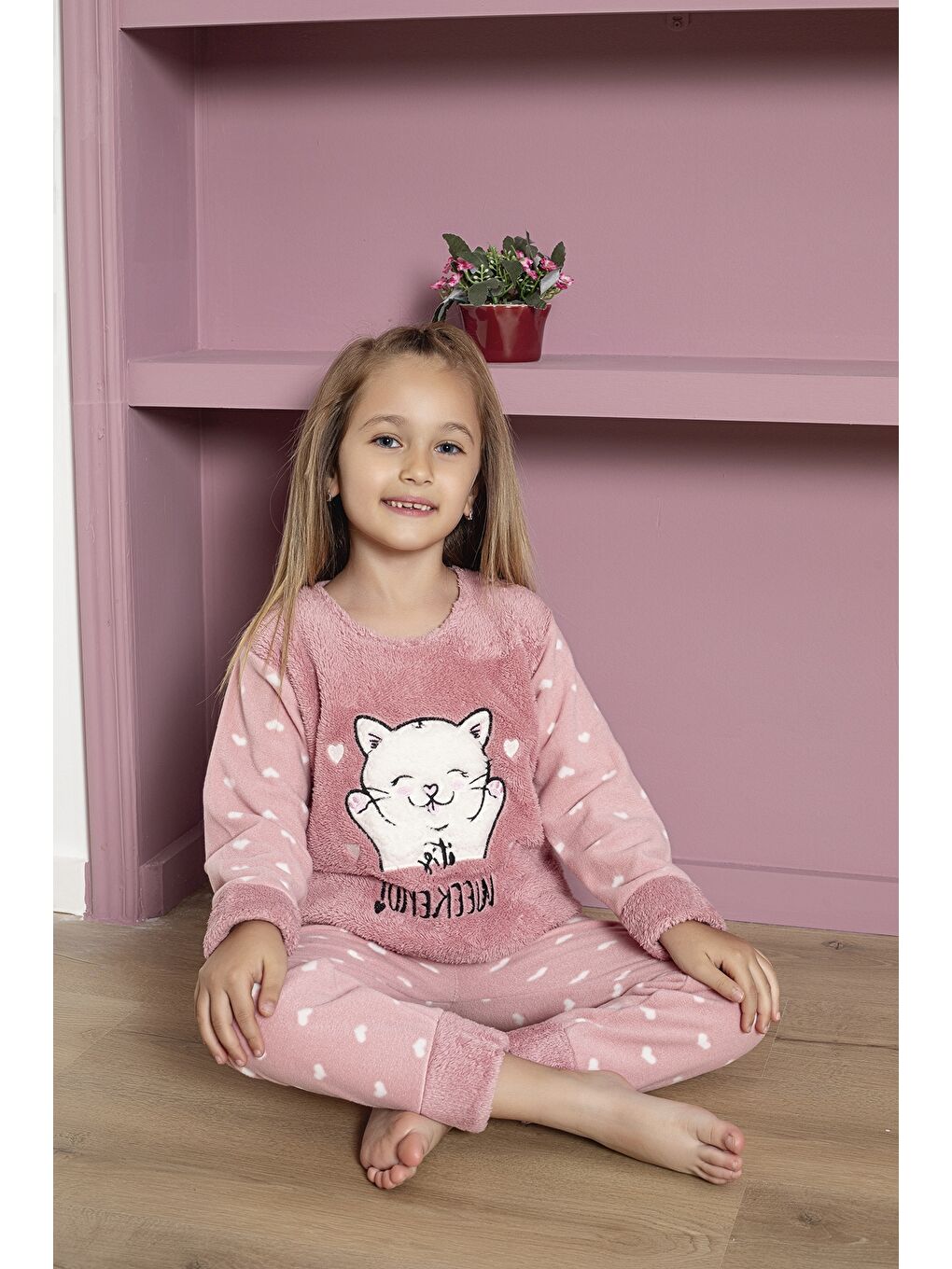 Pembe Kız Çocuk Welsoft Kumaş-Göz Bantlı Kedi ve Kalp Baskılı Pijama Takımı 12289-2