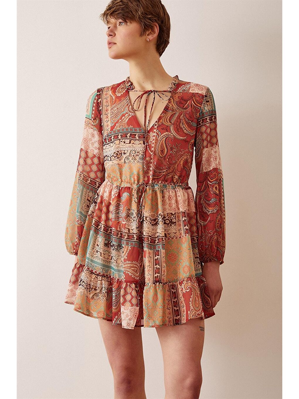 Kahverengi Biyeli V Yaka Desenli Mini Elbise-3