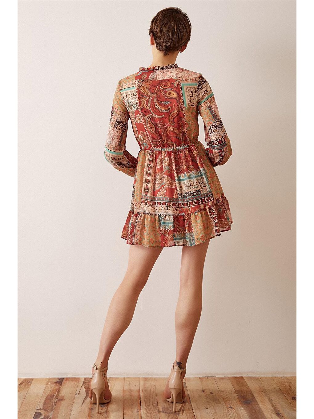 Kahverengi Biyeli V Yaka Desenli Mini Elbise-4