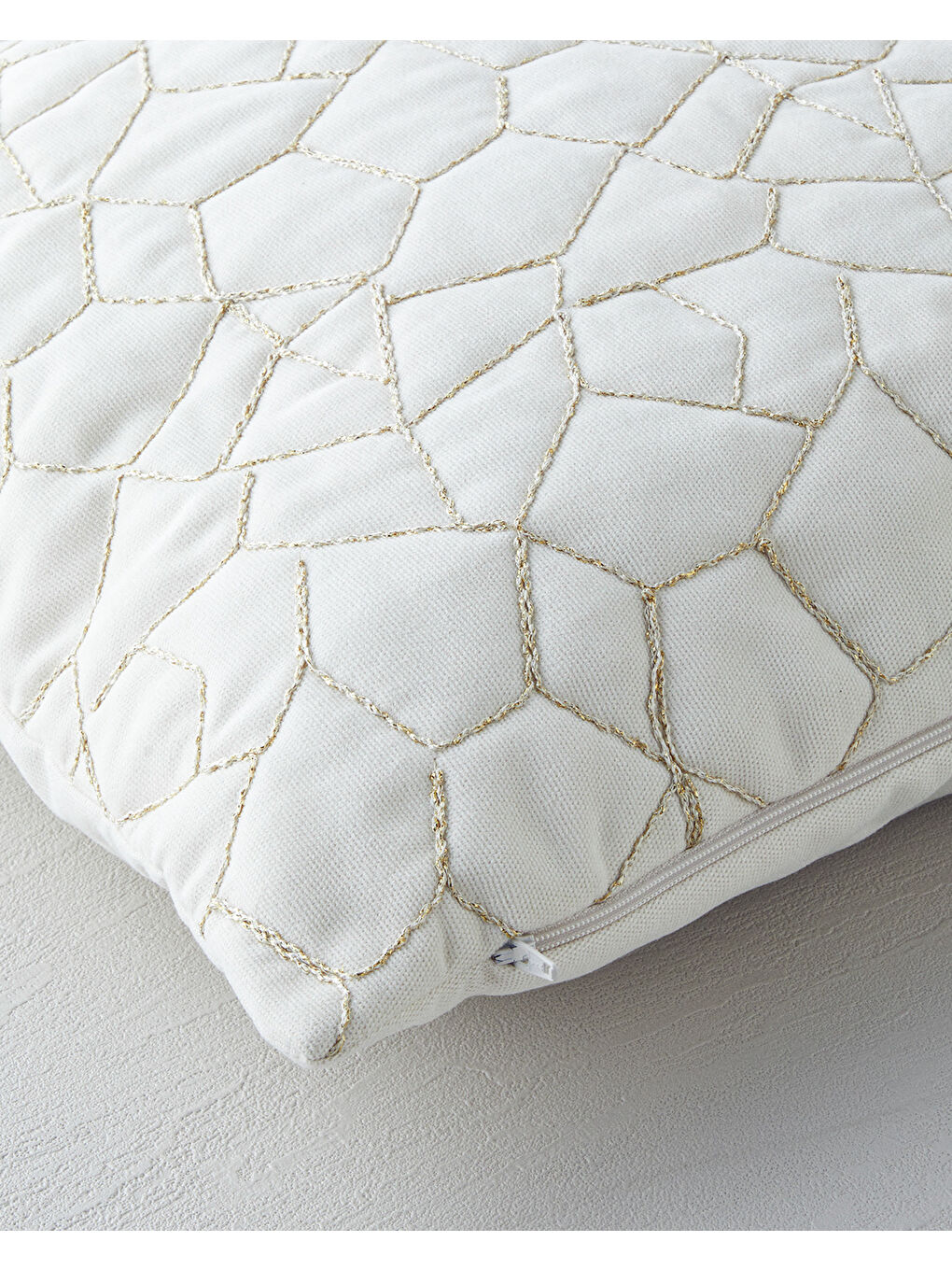 Frosted Nakışlı Kırlent Kılıfı 45x45 cm Ekru-1