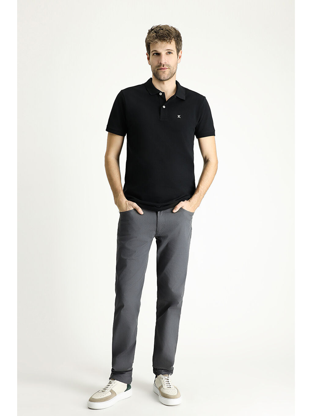 Siyah Polo Yaka Slim Fit Dar Kesim Nakışlı Pamuk %100 Pamuk Tişört-1