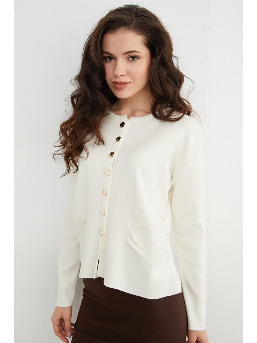 Ekru Yanları Drapeli Düğmeli Triko Hırka-4