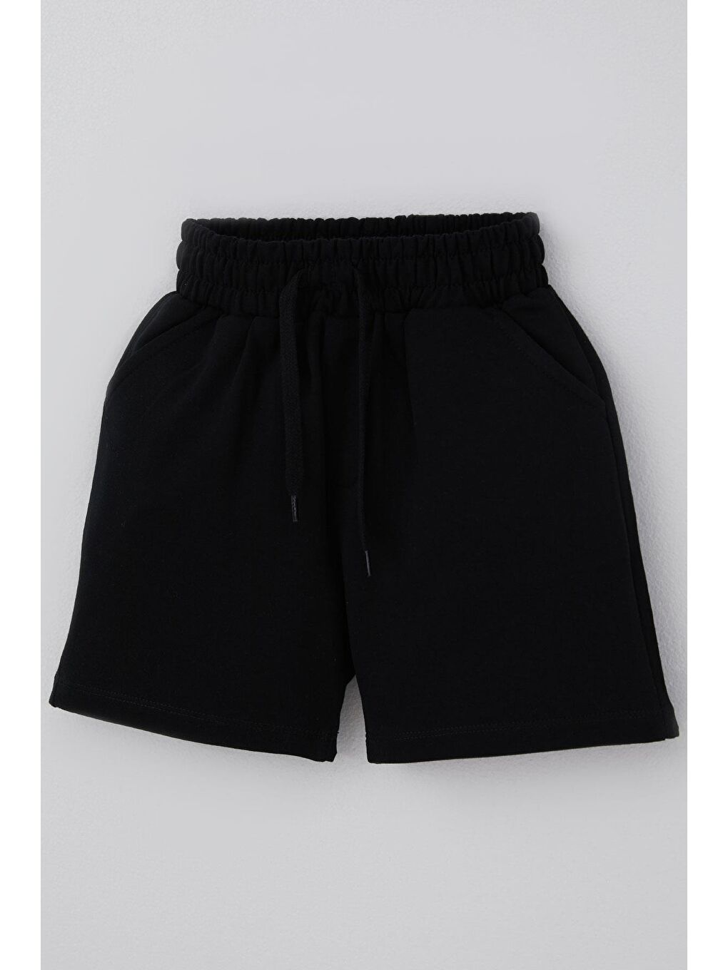 Erkek Çocuk Şort Bağcık Aksesuarlı Cepli Siyah (3-7 Yaş)-1