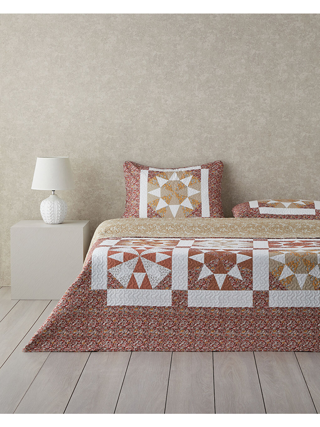 English Home Kahverengi Vintage Lace Patchwork Çok Amaçlı King Size Yatak Örtüsü Takımı Terracotta