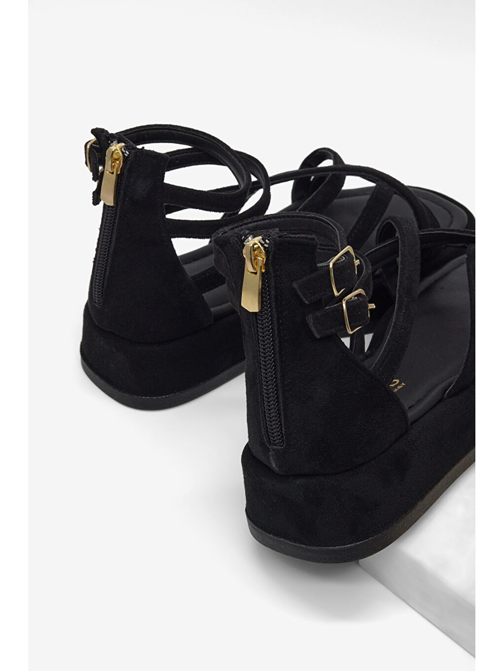 Kadın Siyah Süet Rahat Kalıp Çapraz Bantlı Çift Kemerli Sandalet-2