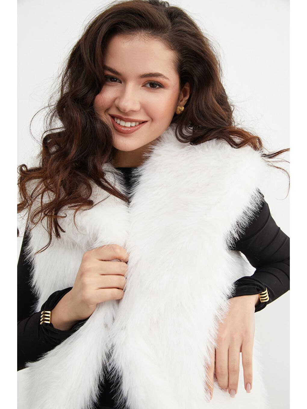 Beyaz Astarlı Şal Yaka Suni Kürk Yelek-1