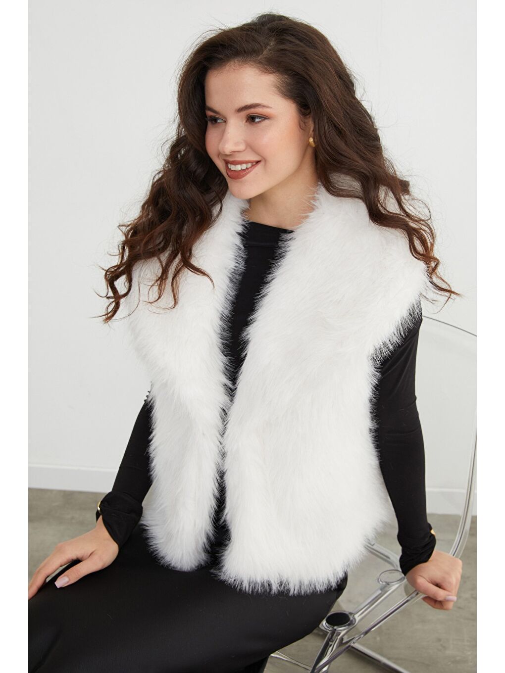 Beyaz Astarlı Şal Yaka Suni Kürk Yelek-3