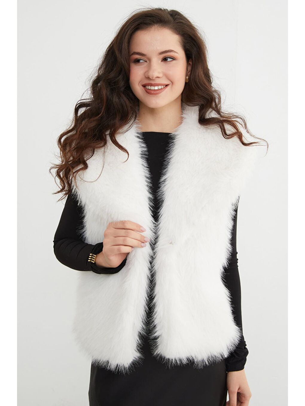 Beyaz Astarlı Şal Yaka Suni Kürk Yelek-4