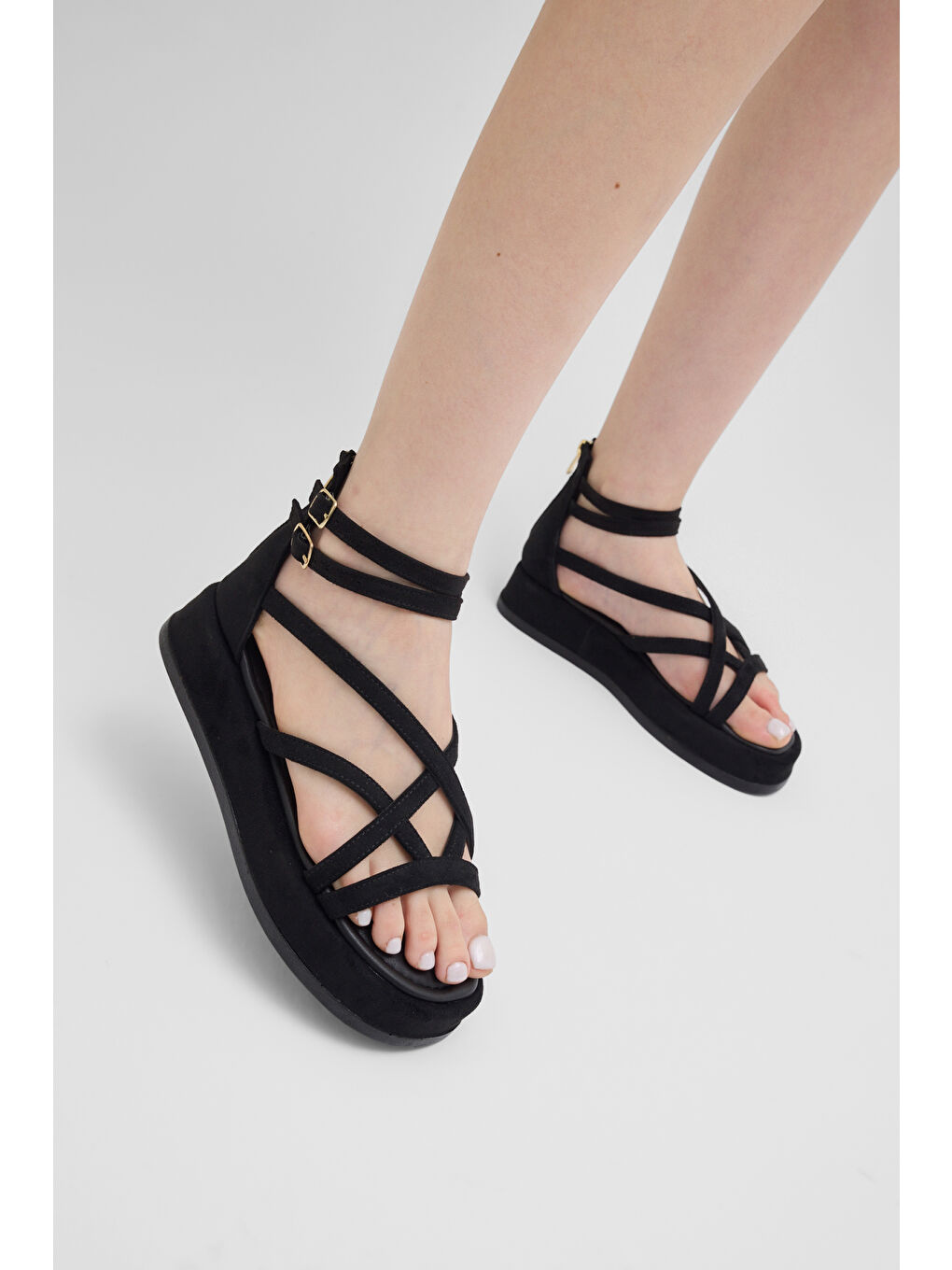 Kadın Siyah Süet Rahat Kalıp Çapraz Bantlı Çift Kemerli Sandalet-3