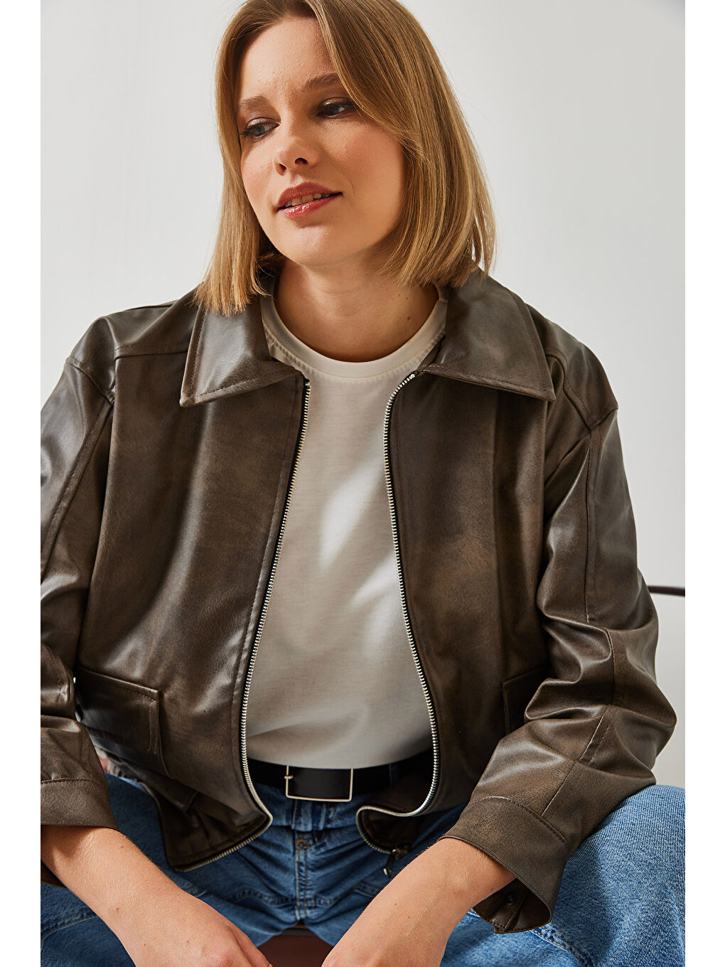 Bej Kadın Gömlek Yaka Eskitme Deri Ceket-1