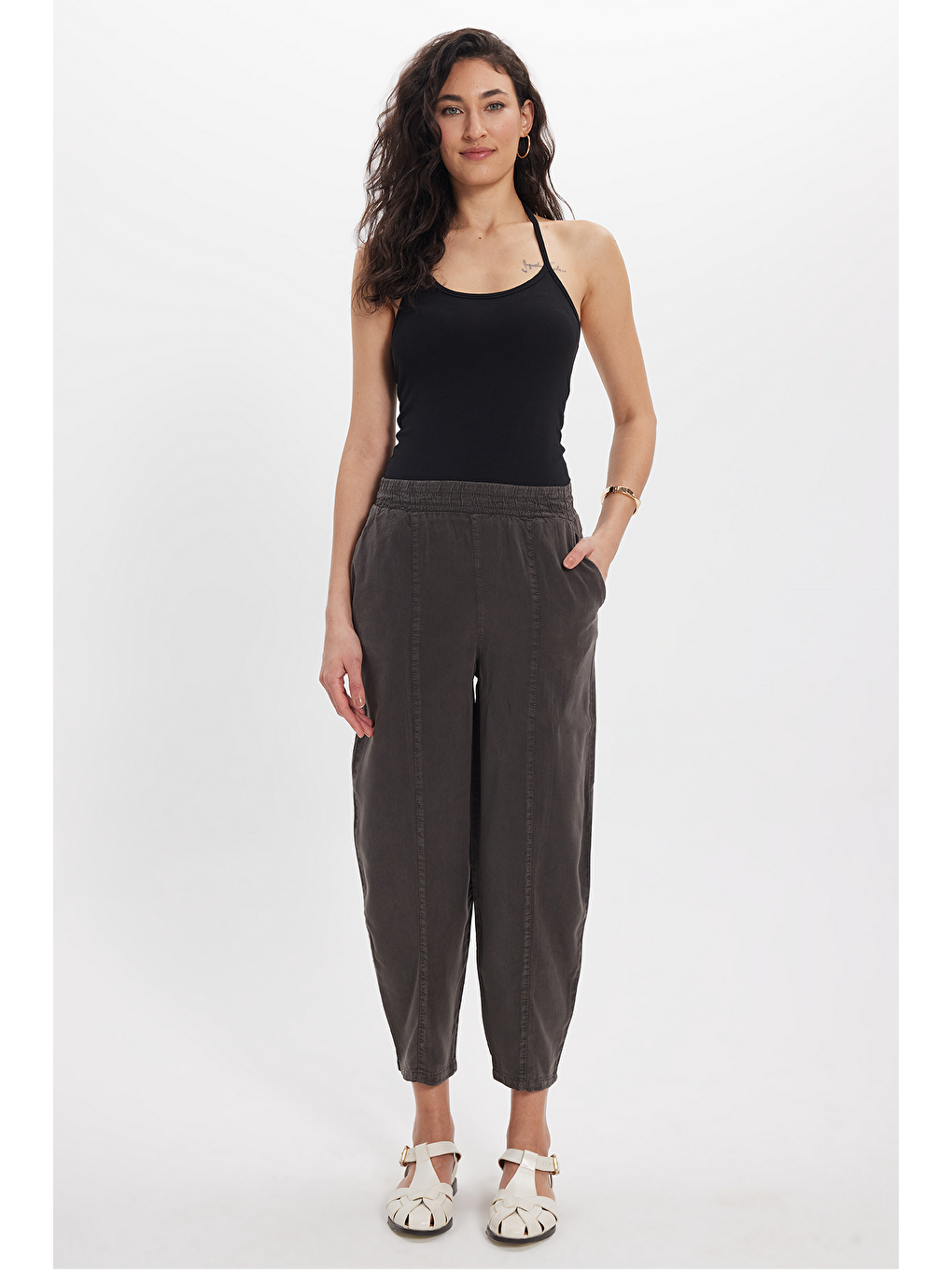 Kadın Relax Fit Rahat Kesim Beli Lastikli Yumuşak Dokulu Çift Cepli Kahverengi Pantolon-1