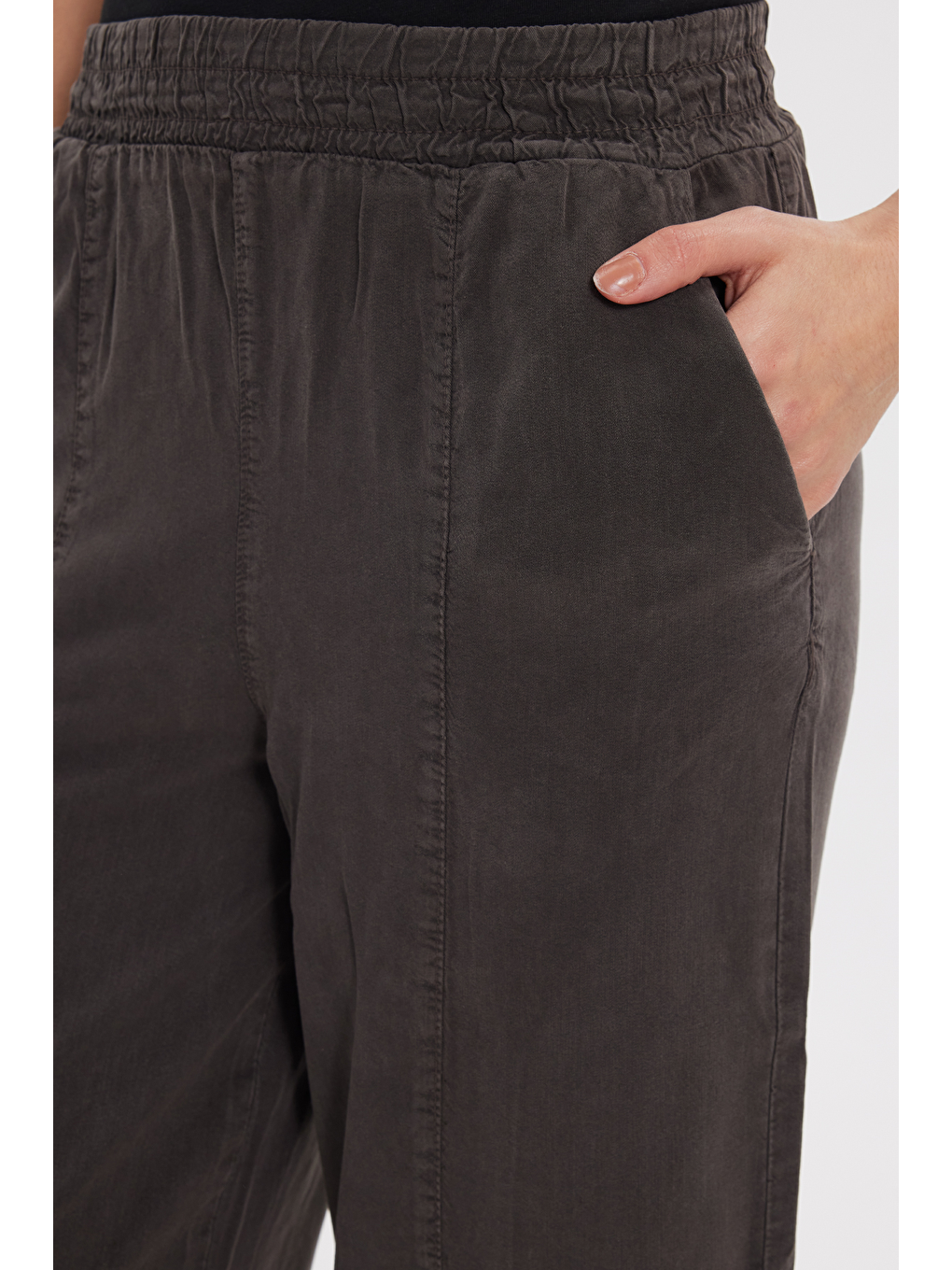 Kadın Relax Fit Rahat Kesim Beli Lastikli Yumuşak Dokulu Çift Cepli Kahverengi Pantolon-2