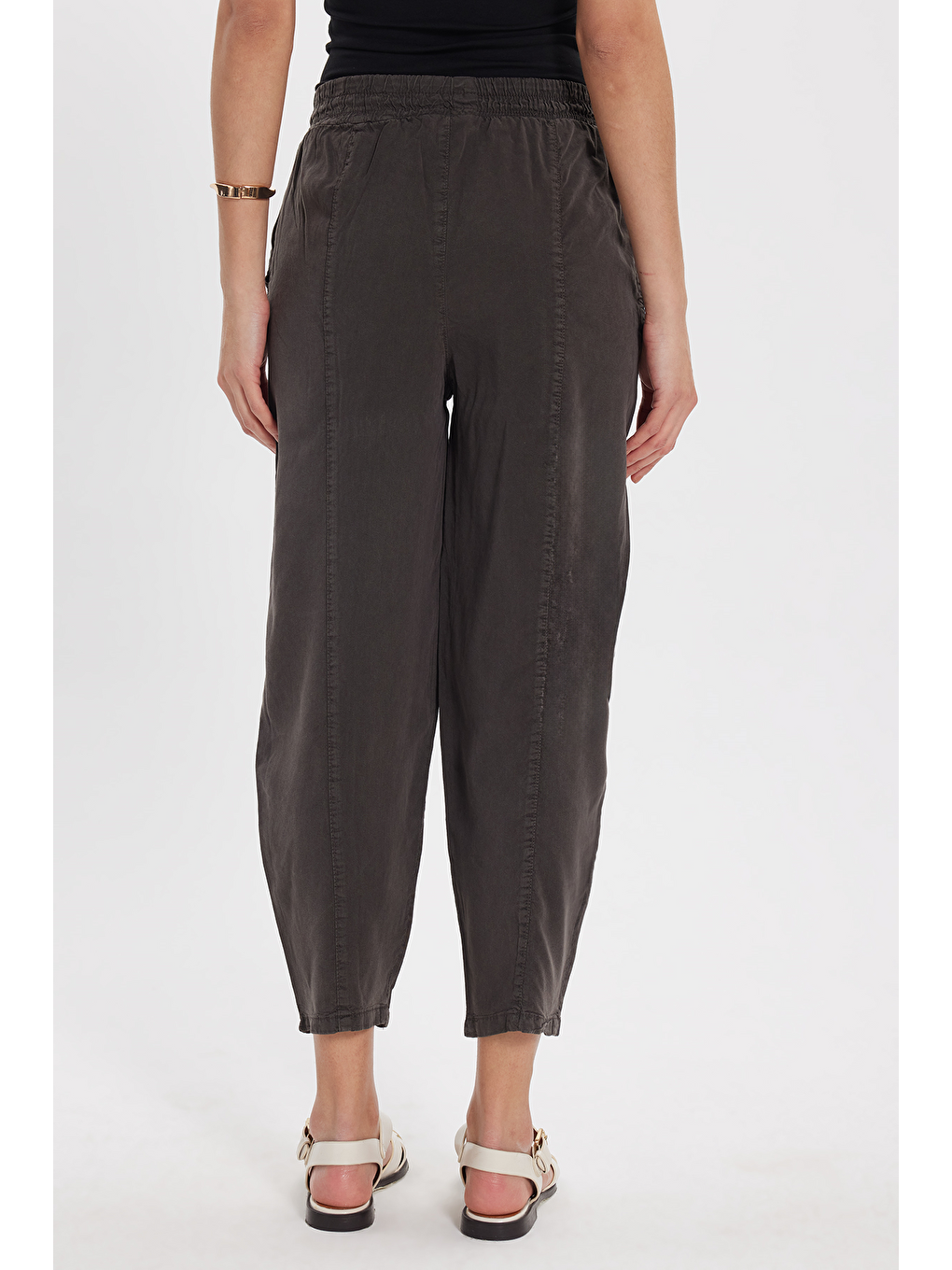 Kadın Relax Fit Rahat Kesim Beli Lastikli Yumuşak Dokulu Çift Cepli Kahverengi Pantolon-5