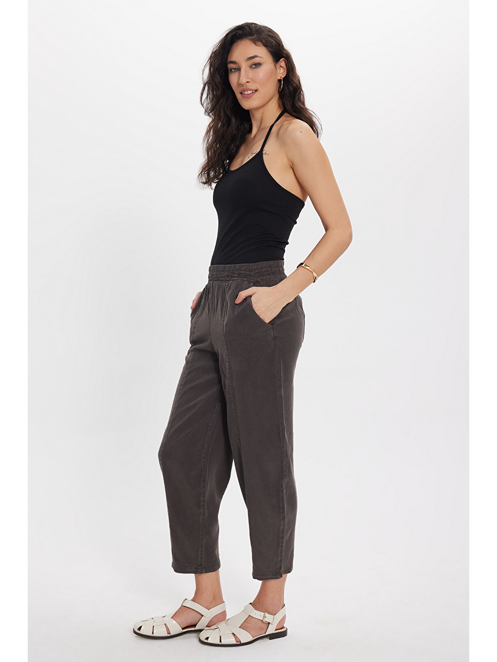 Kadın Relax Fit Rahat Kesim Beli Lastikli Yumuşak Dokulu Çift Cepli Kahverengi Pantolon-6