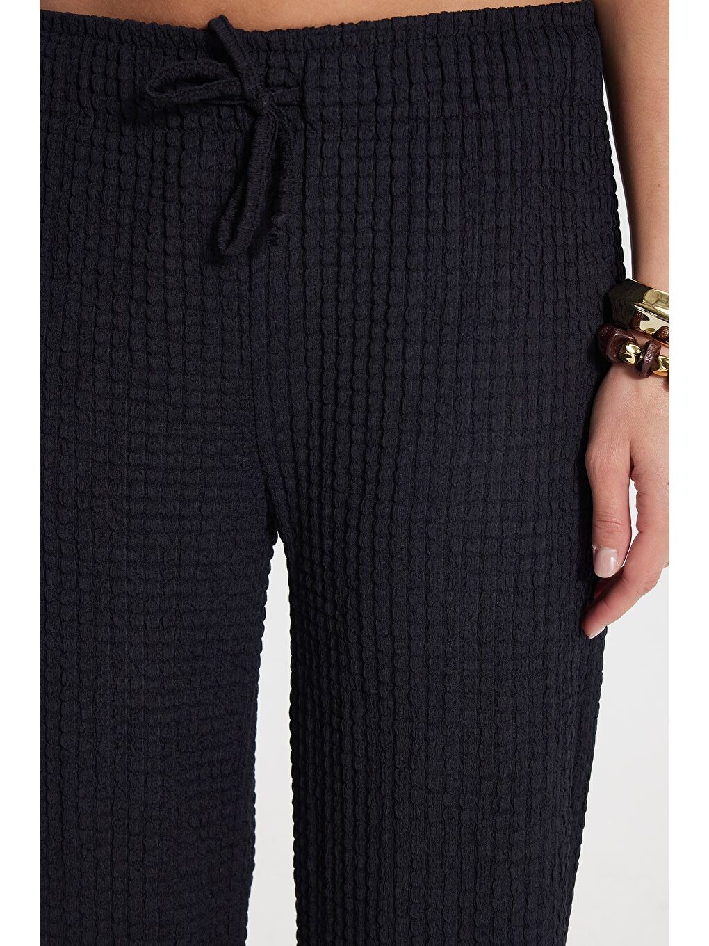 Kadın Slim Fit Dar Kesim Beli Lastikli Büzgülü İspanyol Paça Siyah Pantolon-3