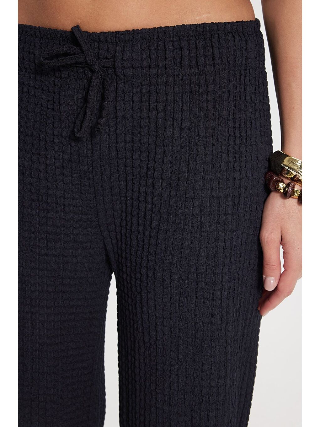 Kadın Slim Fit Dar Kesim Beli Lastikli Büzgülü İspanyol Paça Siyah Pantolon-4