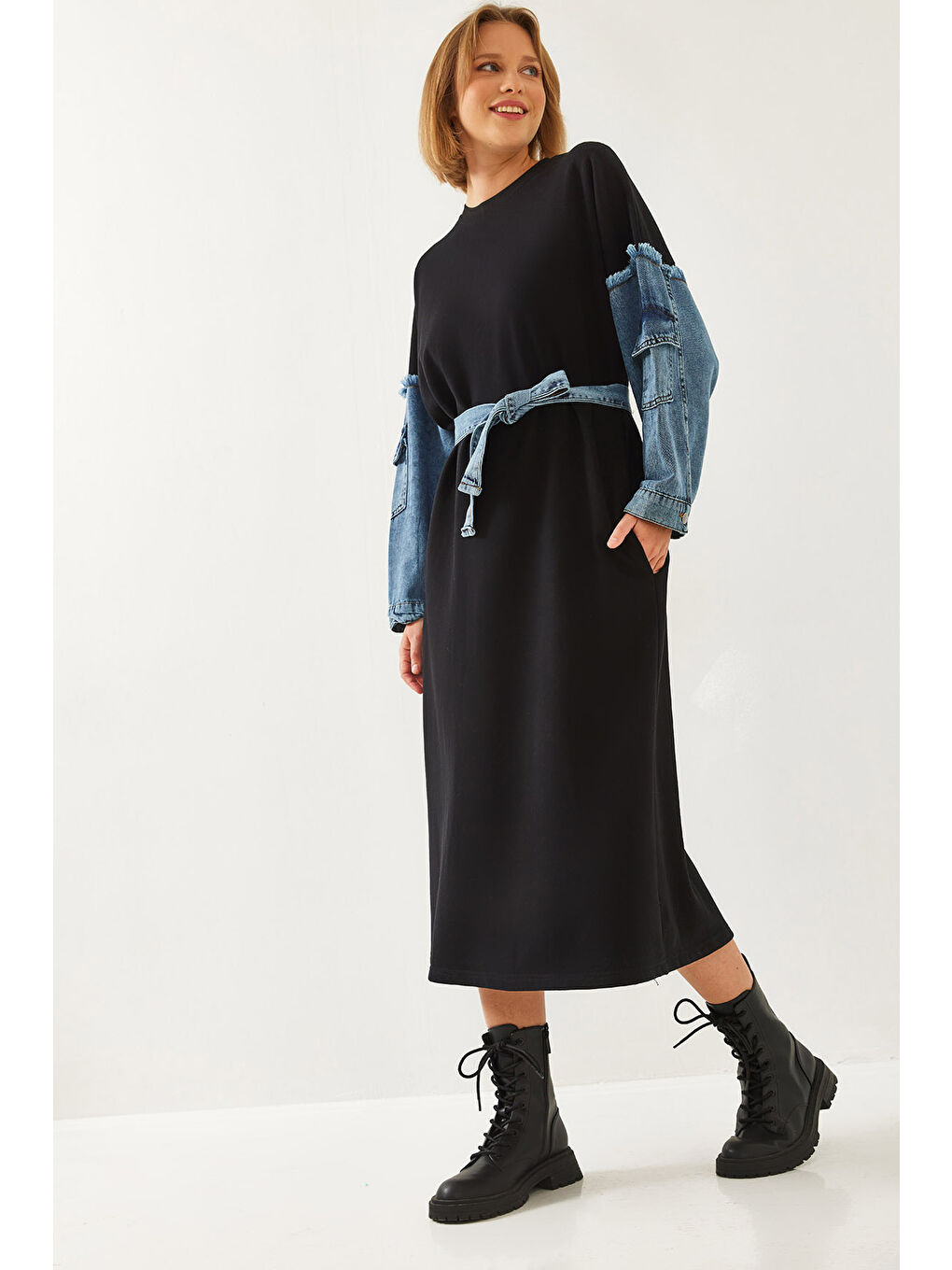 Siyah Kadın Kolları Denim Detaylı Elbise
