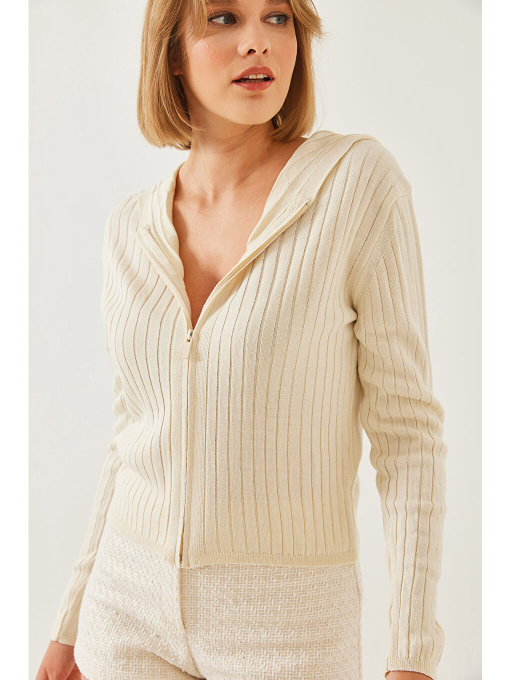 Ekru Kadın Kapüşonlu Fermuarlı Uzun Kollu Triko Hırka-2