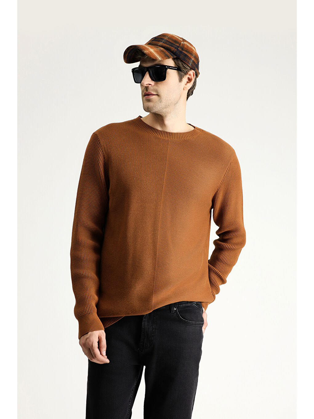 Kahverengi Bisiklet Yaka Slim Fit Dar Kesim Desenli Pamuklu Triko Kazak