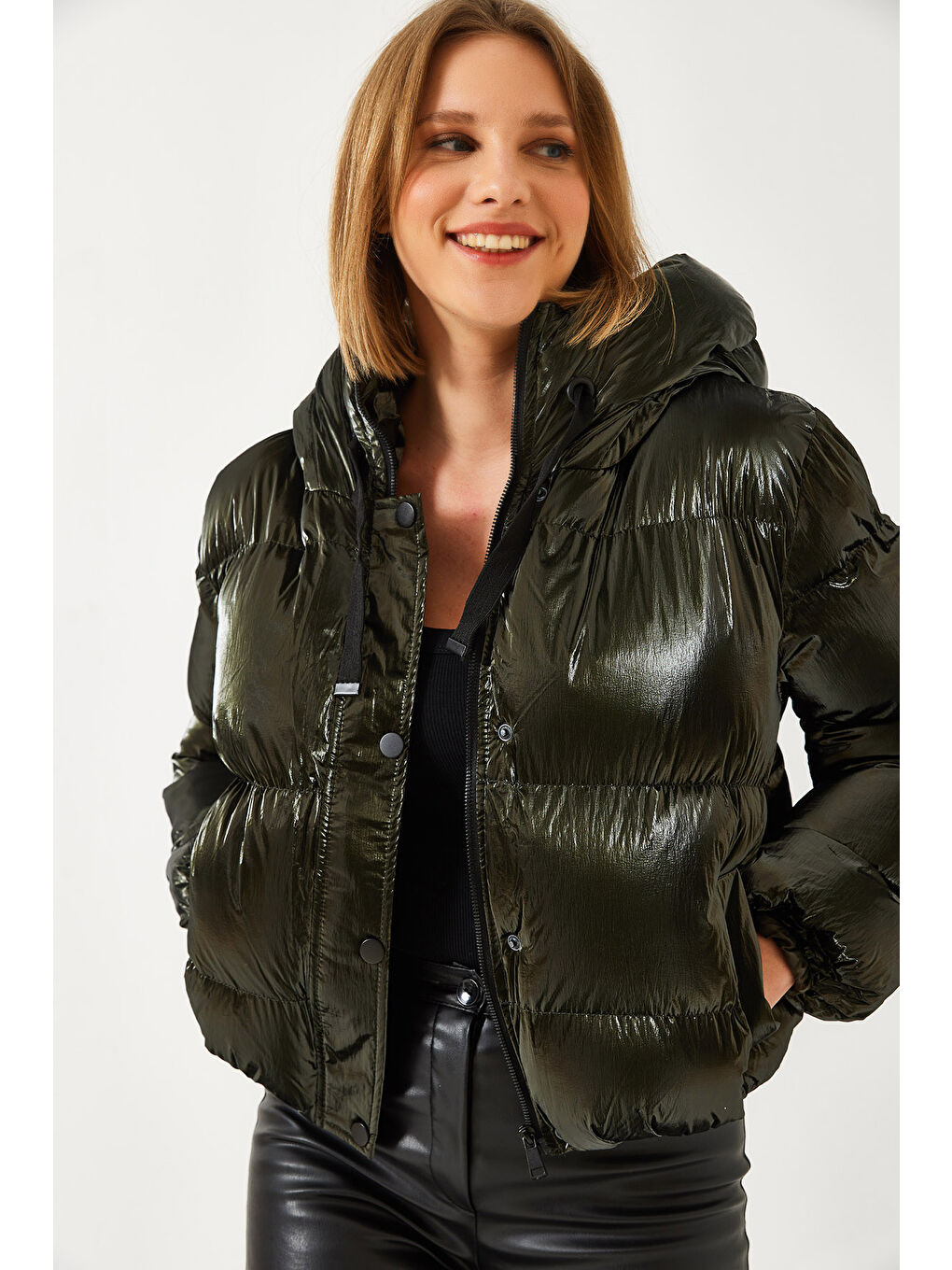 Haki Kadın Kapüşonlu Chine Şişme Mont