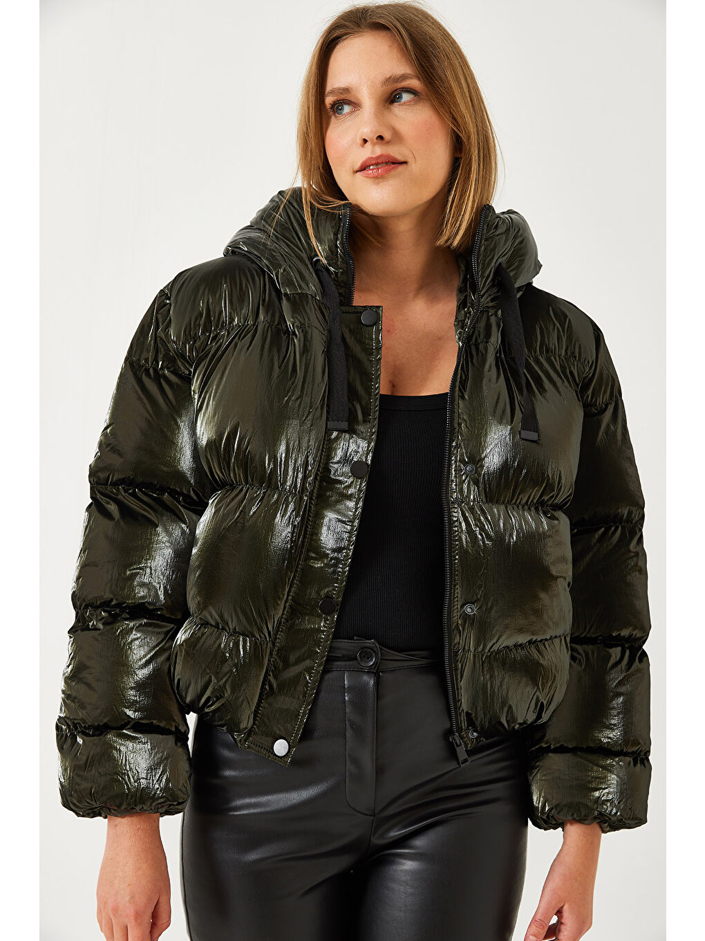 Haki Kadın Kapüşonlu Chine Şişme Mont-1