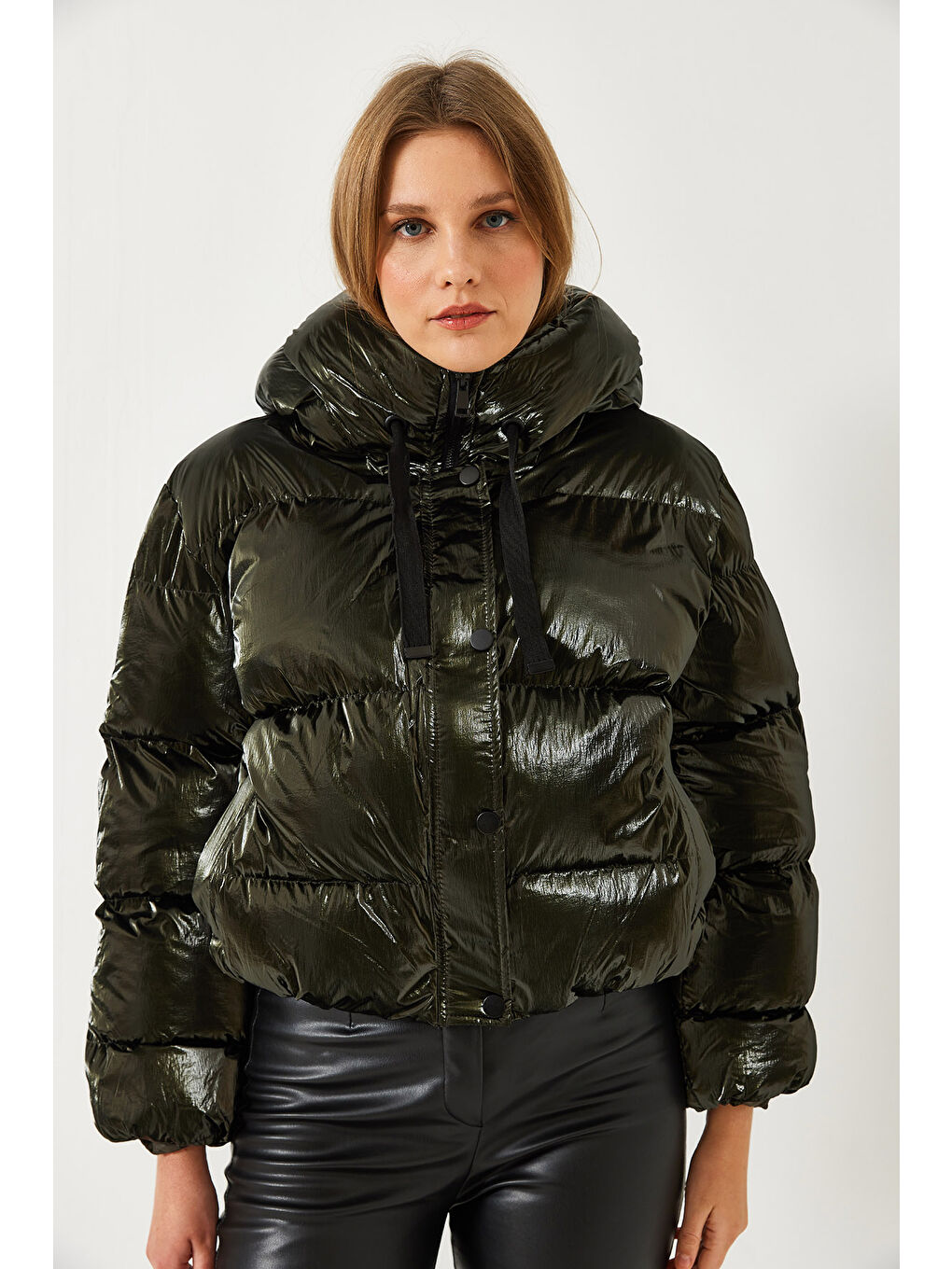 Haki Kadın Kapüşonlu Chine Şişme Mont-4