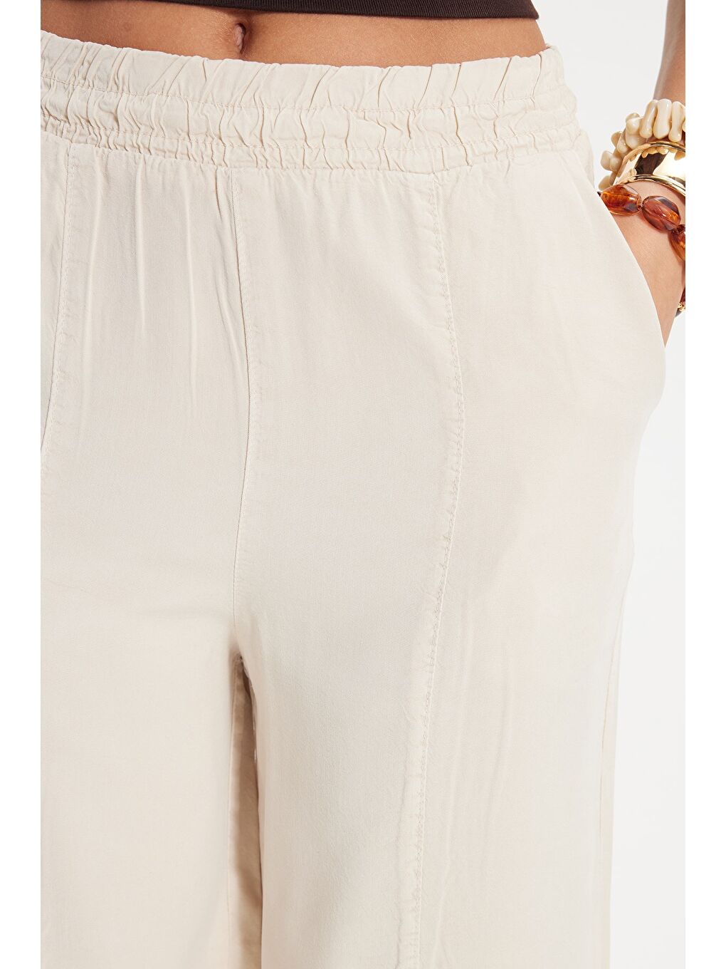Bej Kadın Relax Fit Rahat Kesim Beli Lastikli Yumuşak Dokulu Çift Cepli Taş Pantolon-3