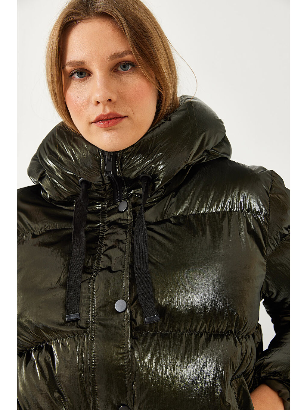 Haki Kadın Kapüşonlu Chine Şişme Mont-5