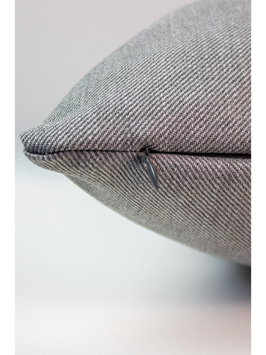 Jean Kumaştan Cep Detaylı 43x43 Dekoratif Kırlent Kılıfı Gri Denim Modern-3