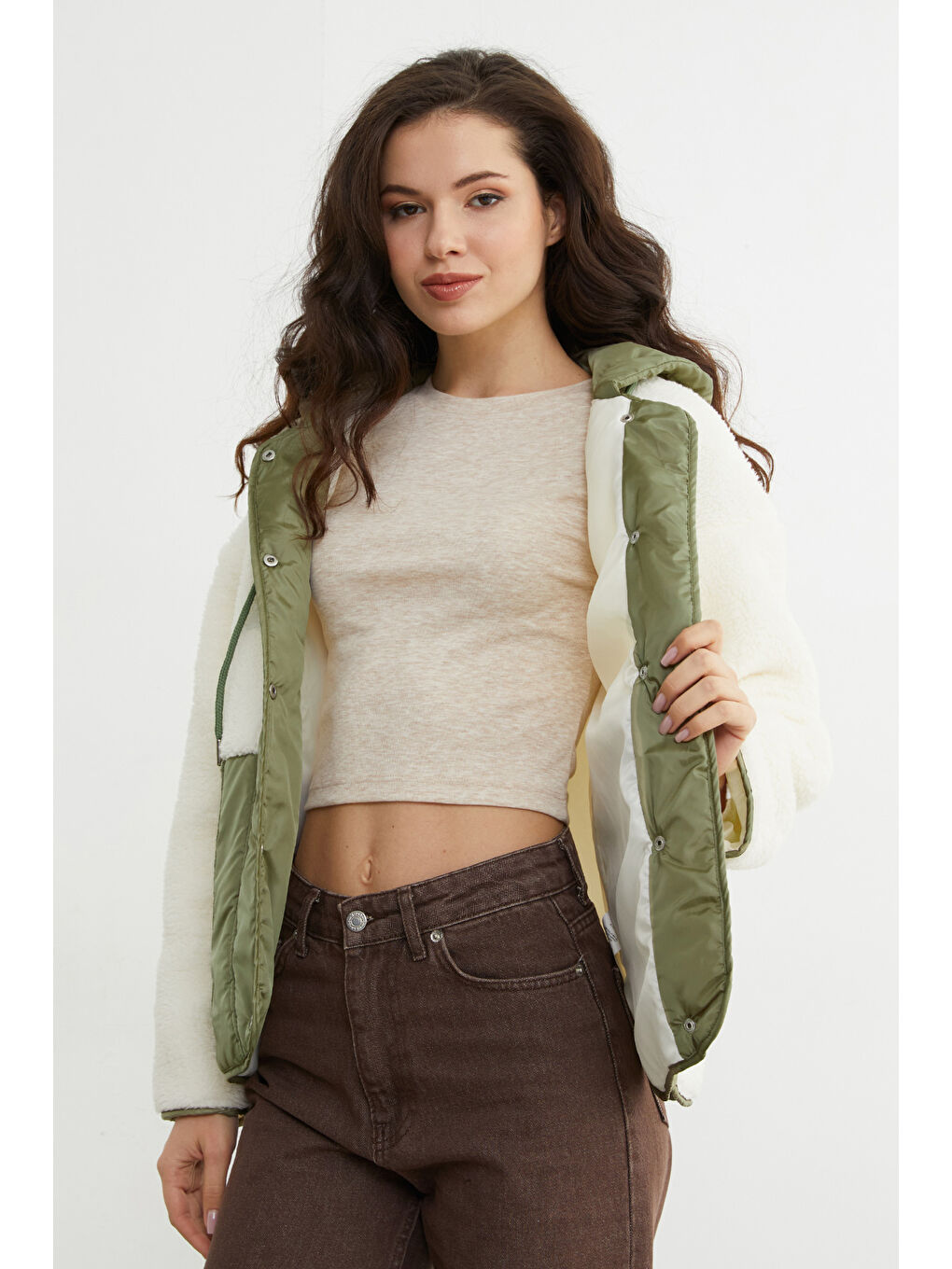 Ekru Kapitone Detaylı Çift Cepli Pelüş Mont-3