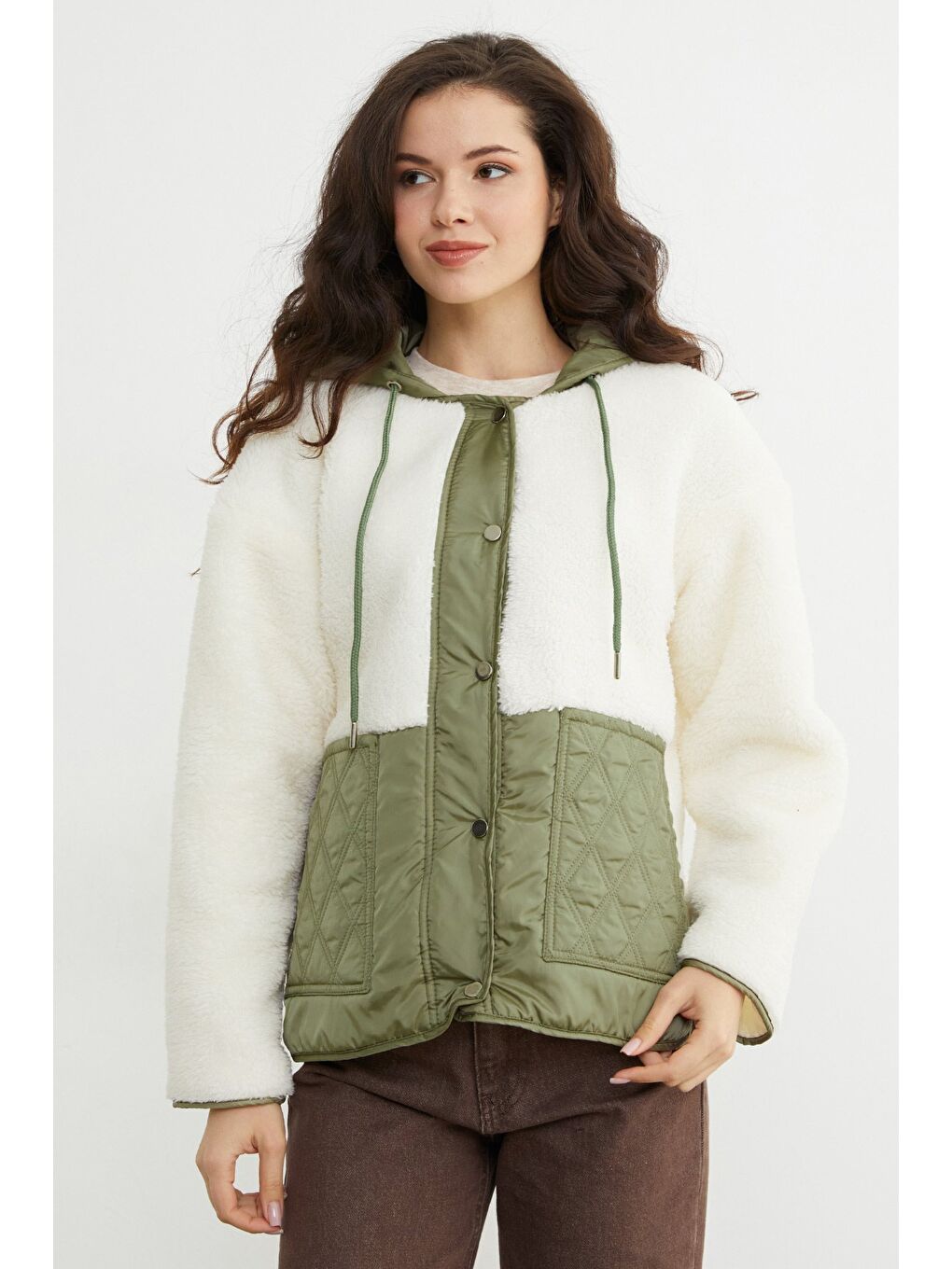 Ekru Kapitone Detaylı Çift Cepli Pelüş Mont-4