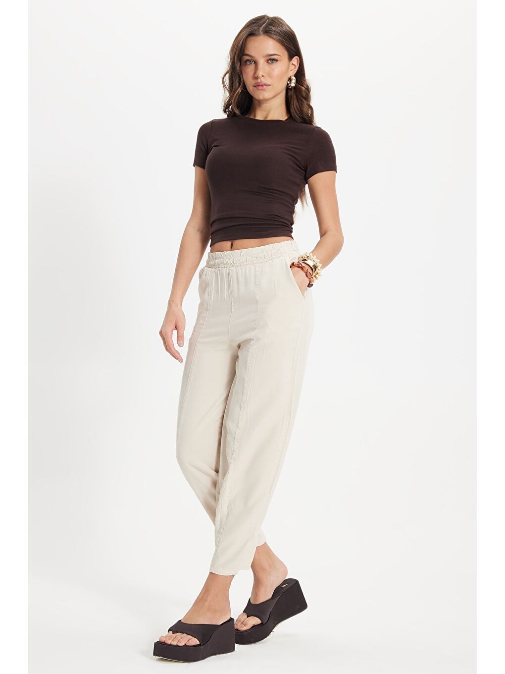 Bej Kadın Relax Fit Rahat Kesim Beli Lastikli Yumuşak Dokulu Çift Cepli Taş Pantolon-6