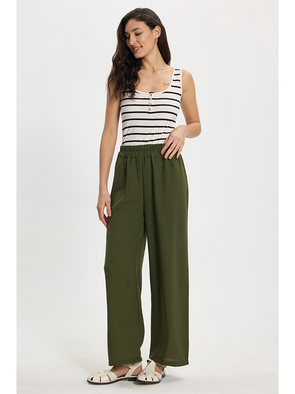 Kadın Relax Fit Rahat Kesim Beli Lastikli Haki Pantolon-6