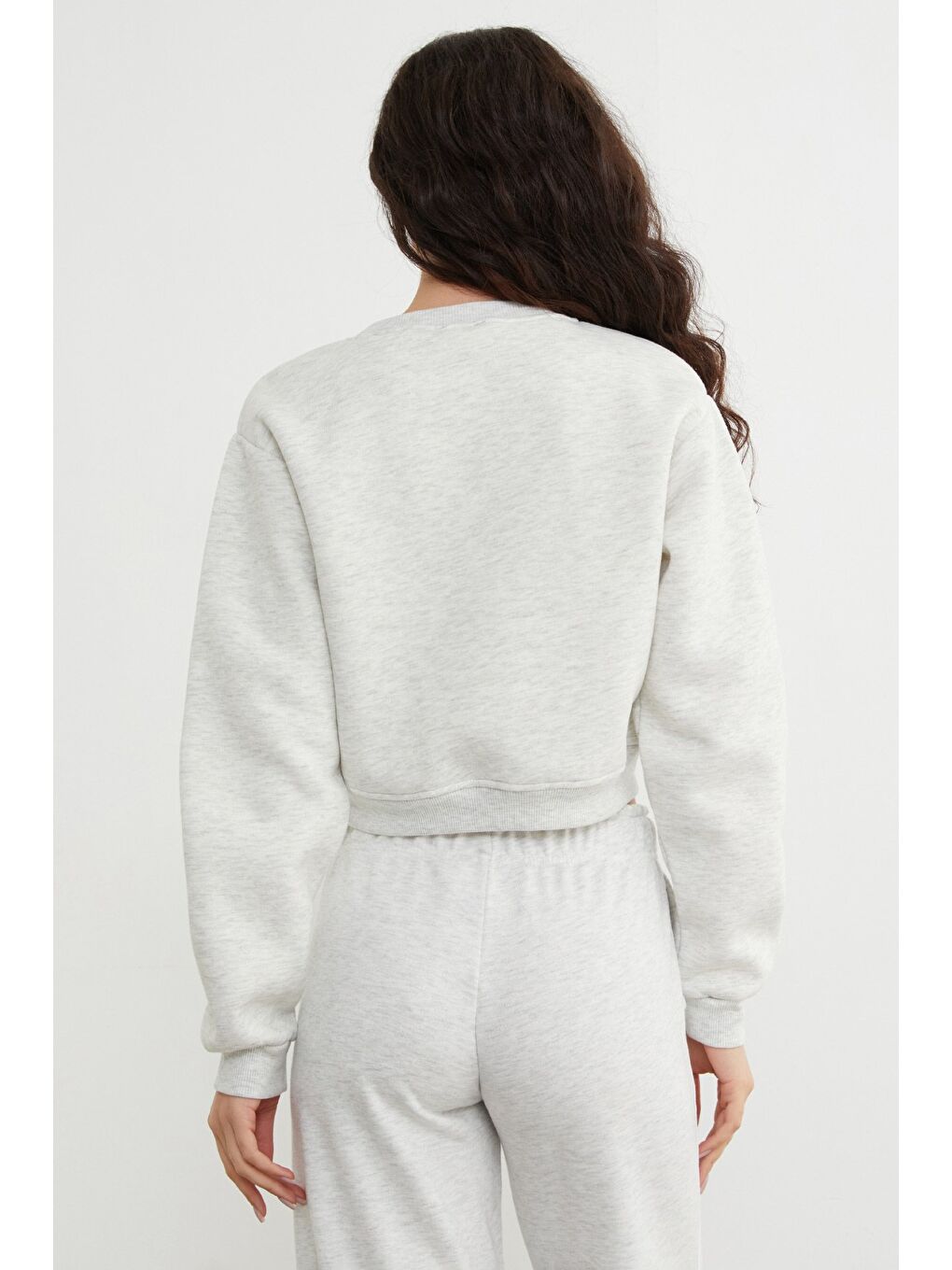 Gri 3 İplik Kalp Aksesuarlı Crop Sweatshirt-2
