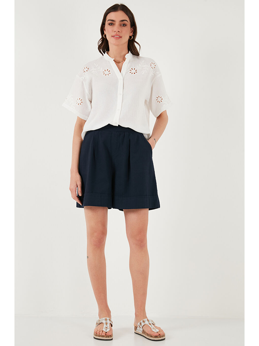 Lacivert Pamuklu Standart Fit Yüksek Bel Dikiş Detaylı Kadın Şort 668Yp4921