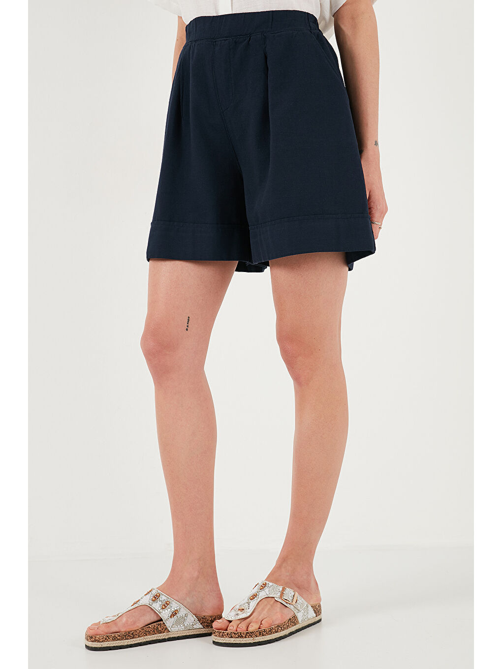 Lacivert Pamuklu Standart Fit Yüksek Bel Dikiş Detaylı Kadın Şort 668Yp4921-4