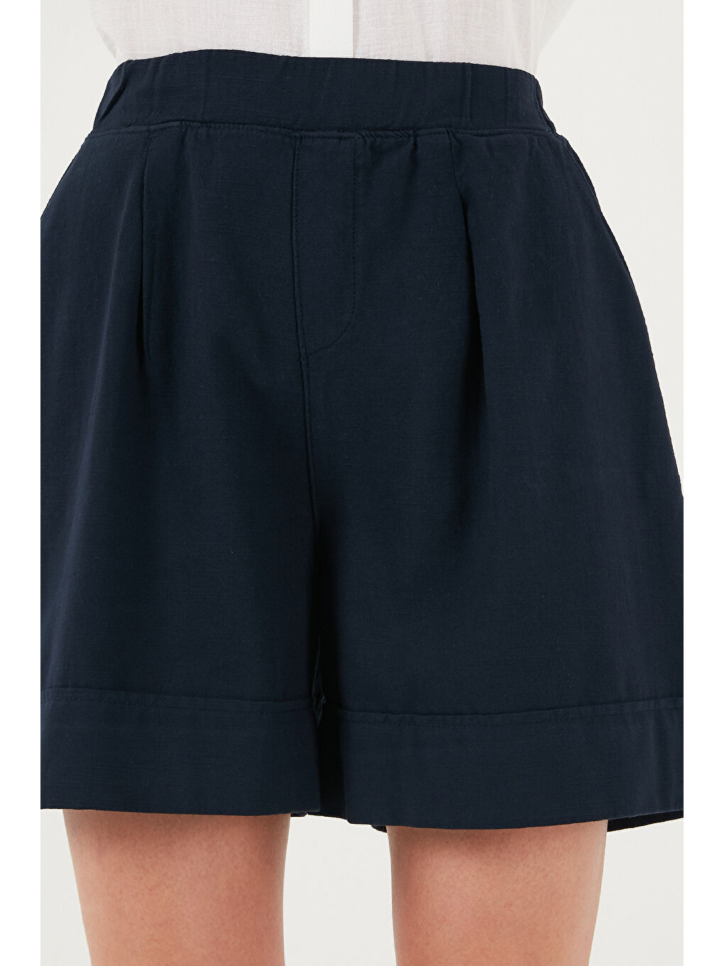 Lacivert Pamuklu Standart Fit Yüksek Bel Dikiş Detaylı Kadın Şort 668Yp4921-5