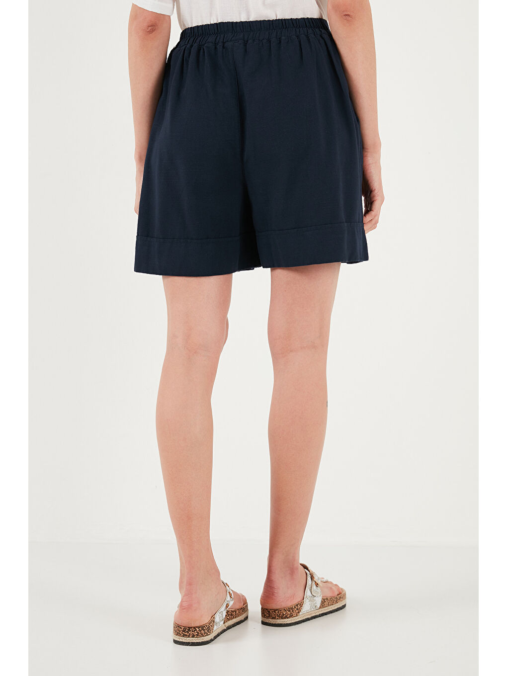 Lacivert Pamuklu Standart Fit Yüksek Bel Dikiş Detaylı Kadın Şort 668Yp4921-6