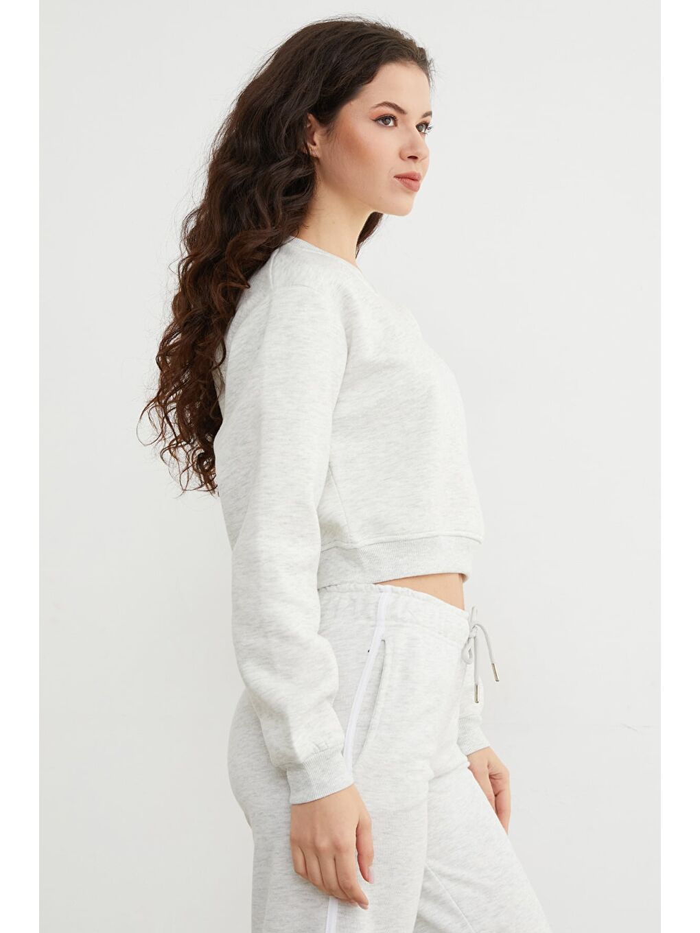 Gri 3 İplik Kalp Aksesuarlı Crop Sweatshirt-4