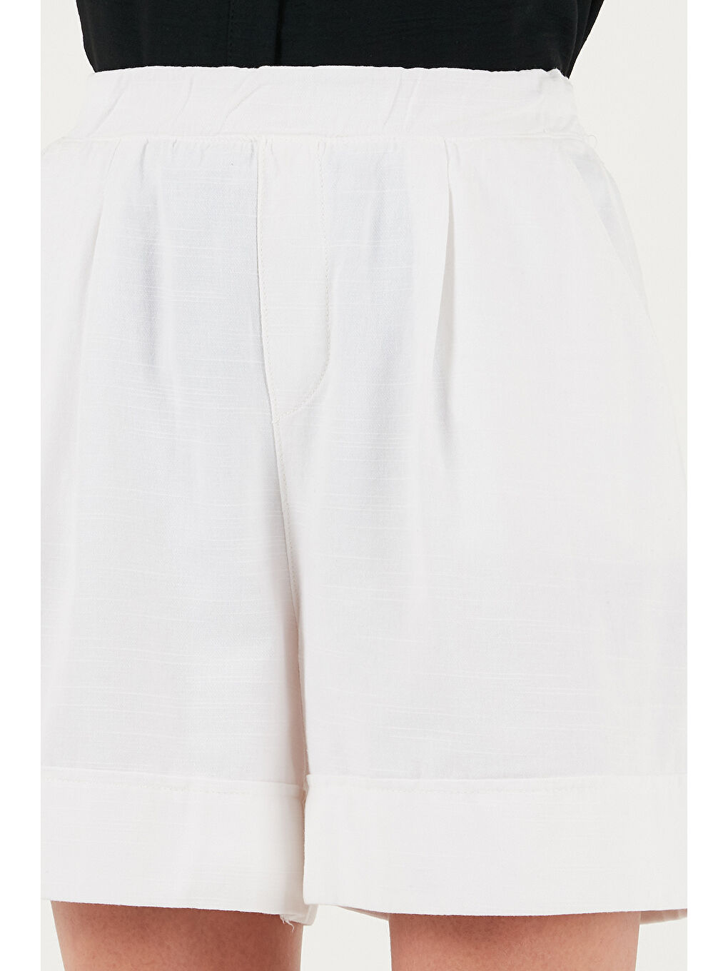 Beyaz Pamuklu Standart Fit Yüksek Bel Dikiş Detaylı Kadın Şort 668Yp4921-5