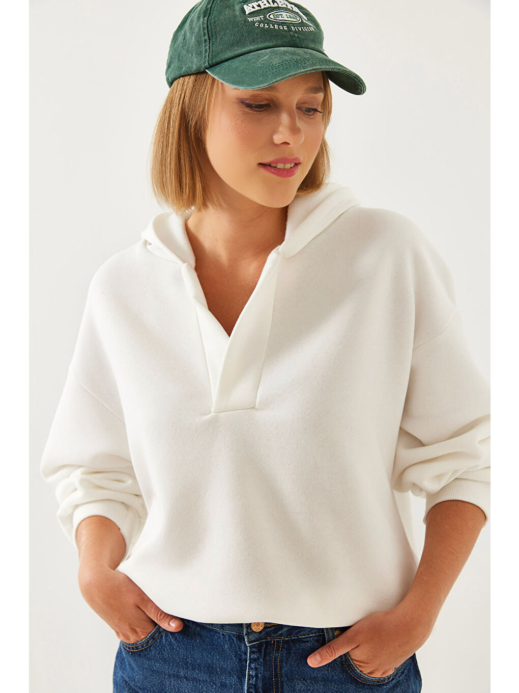 Beyaz Kadın Kapüşonlu V Yaka Sweatshirt