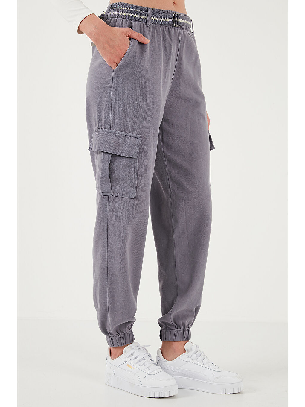 Gri Pamuklu Standart Fit Normal Bel Lastikli Paça Kemerli Jogger Kadın Pantolon 668Yp5045-1