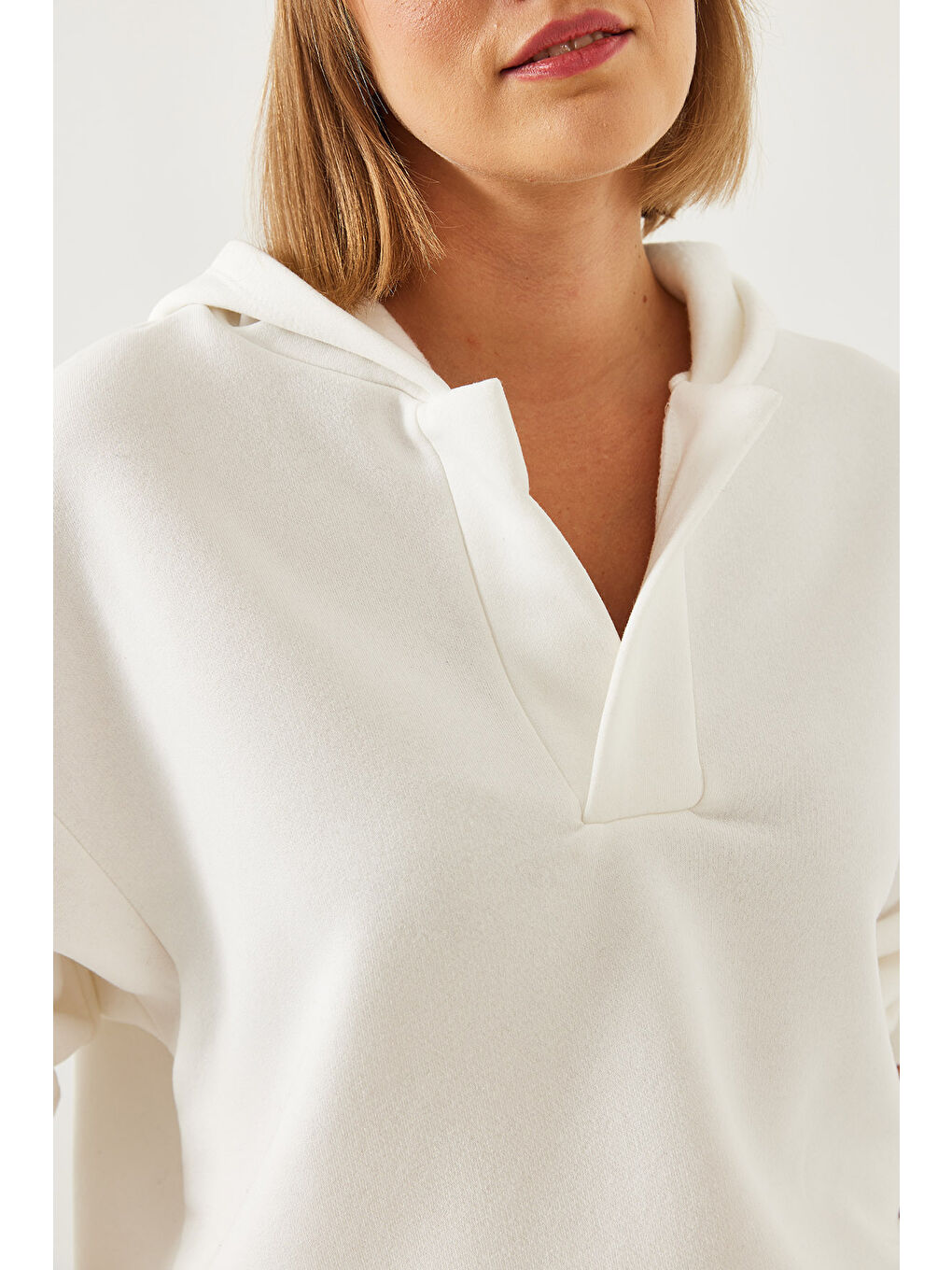 Beyaz Kadın Kapüşonlu V Yaka Sweatshirt-4