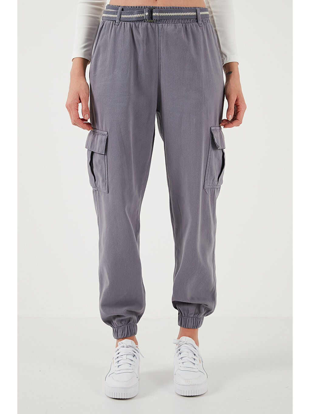 Gri Pamuklu Standart Fit Normal Bel Lastikli Paça Kemerli Jogger Kadın Pantolon 668Yp5045-2