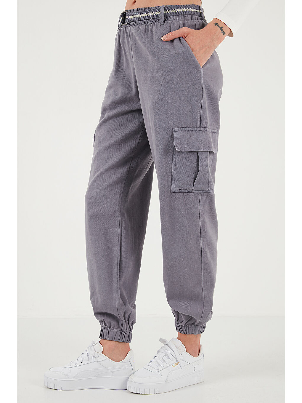 Gri Pamuklu Standart Fit Normal Bel Lastikli Paça Kemerli Jogger Kadın Pantolon 668Yp5045-3