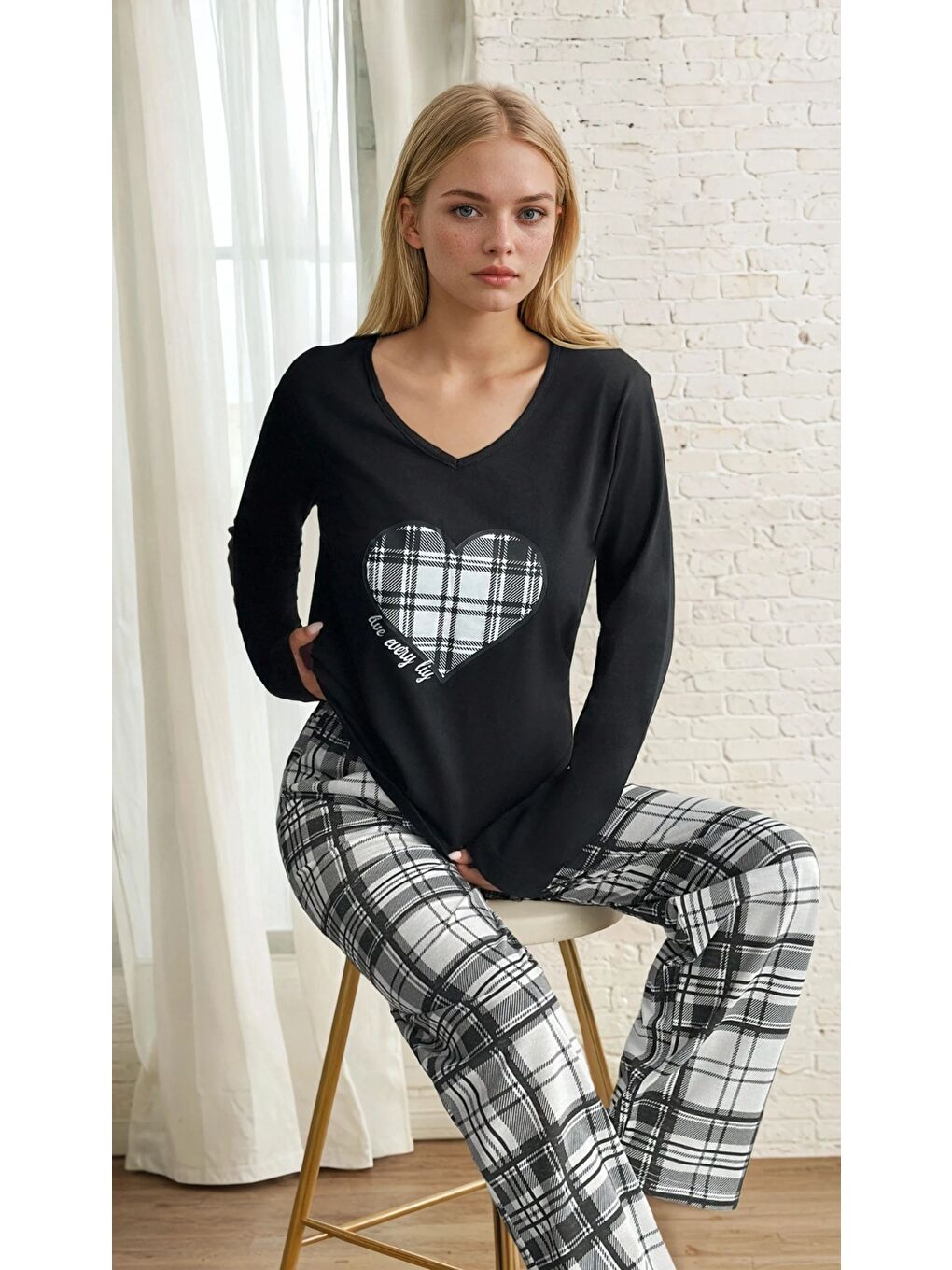 Siyah Ekose Desen Alt Kalp Baskılı Pijama Takımı-1