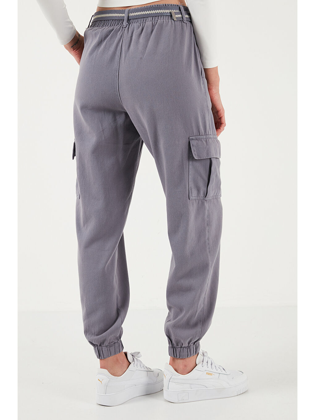Gri Pamuklu Standart Fit Normal Bel Lastikli Paça Kemerli Jogger Kadın Pantolon 668Yp5045-5